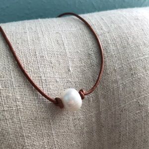 Artisan | Single 8mm Pearl leather boho necklace 16 inch🐚
